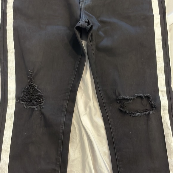 ❌SOLD❌Fashion Nova Carter Side Striped Skinny Jean - Picture 5 of 9